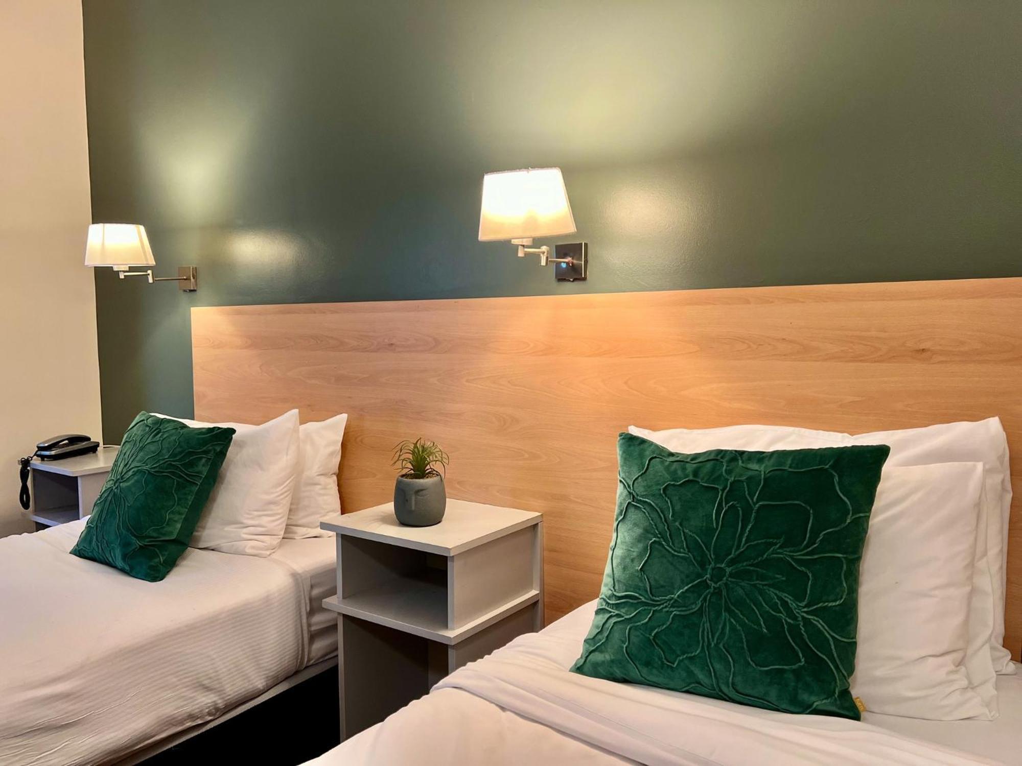 The Coach House Hotel 오란모어와 외부 사진