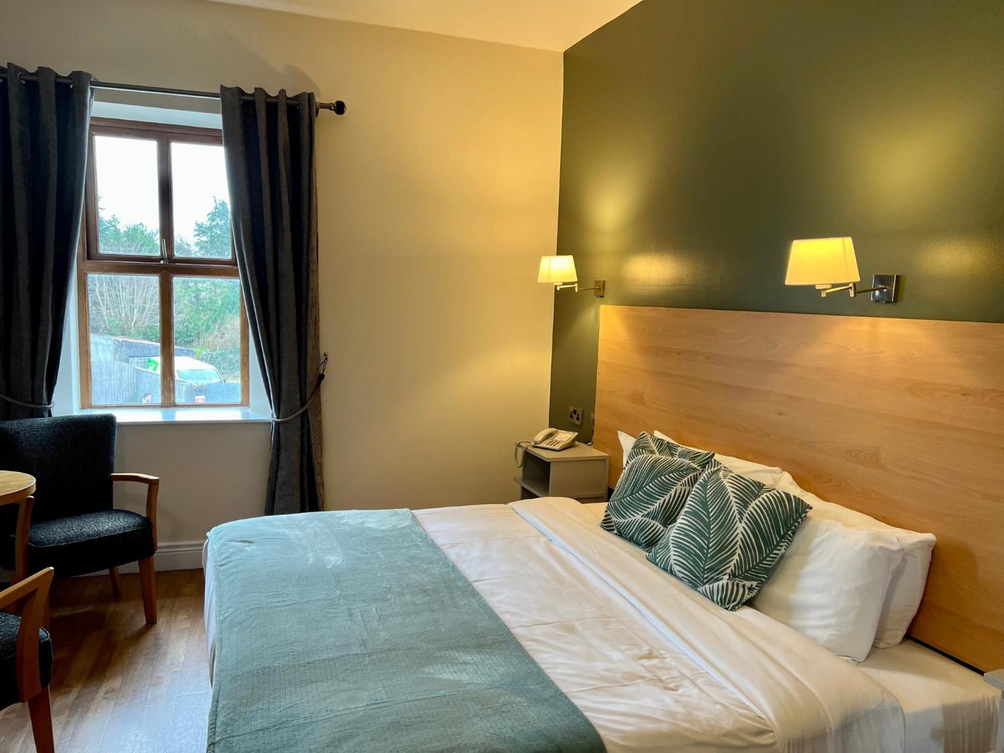 The Coach House Hotel 오란모어와 외부 사진