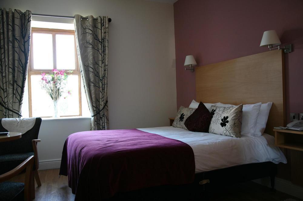The Coach House Hotel 오란모어와 외부 사진