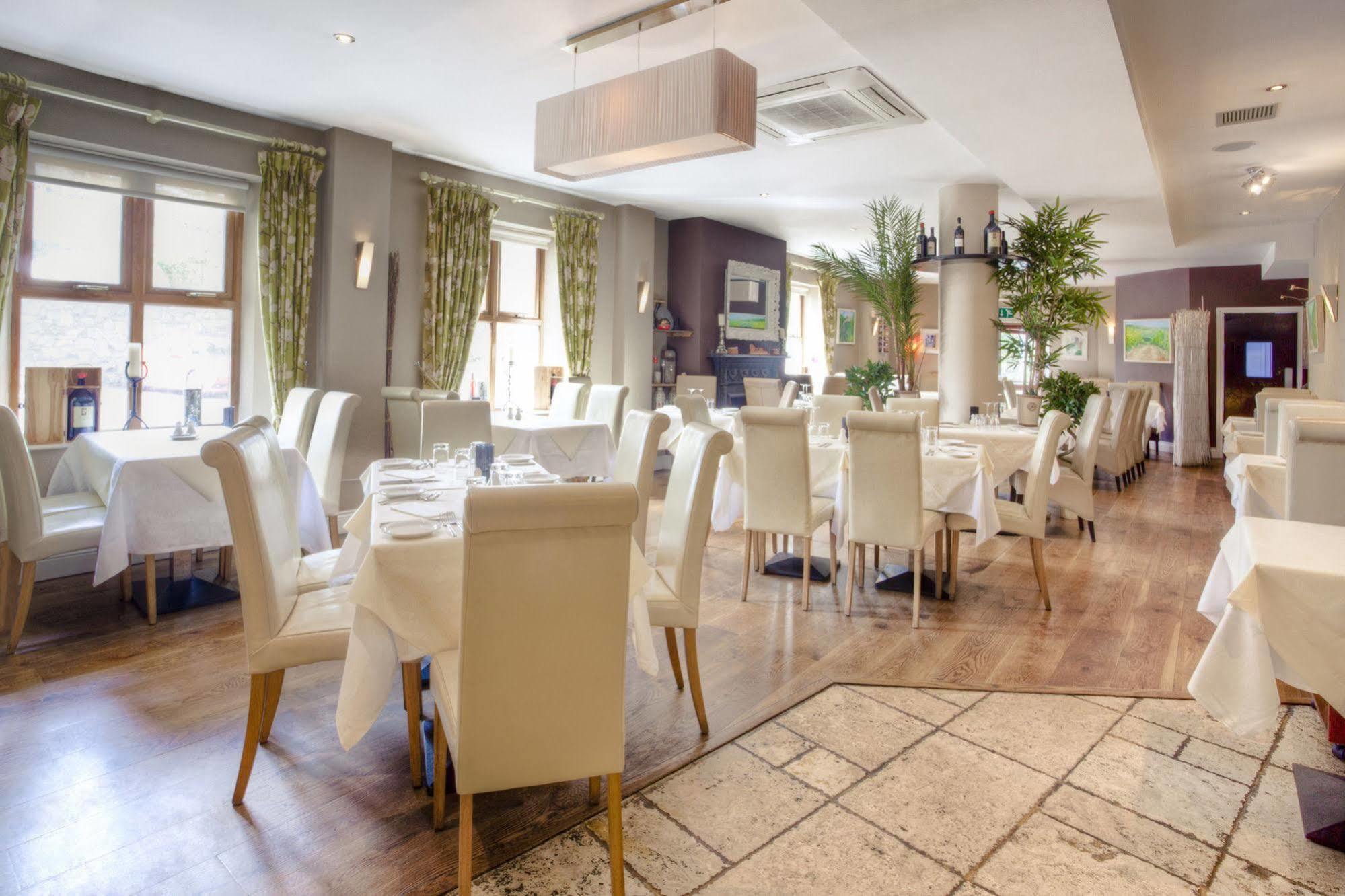 The Coach House Hotel 오란모어와 외부 사진
