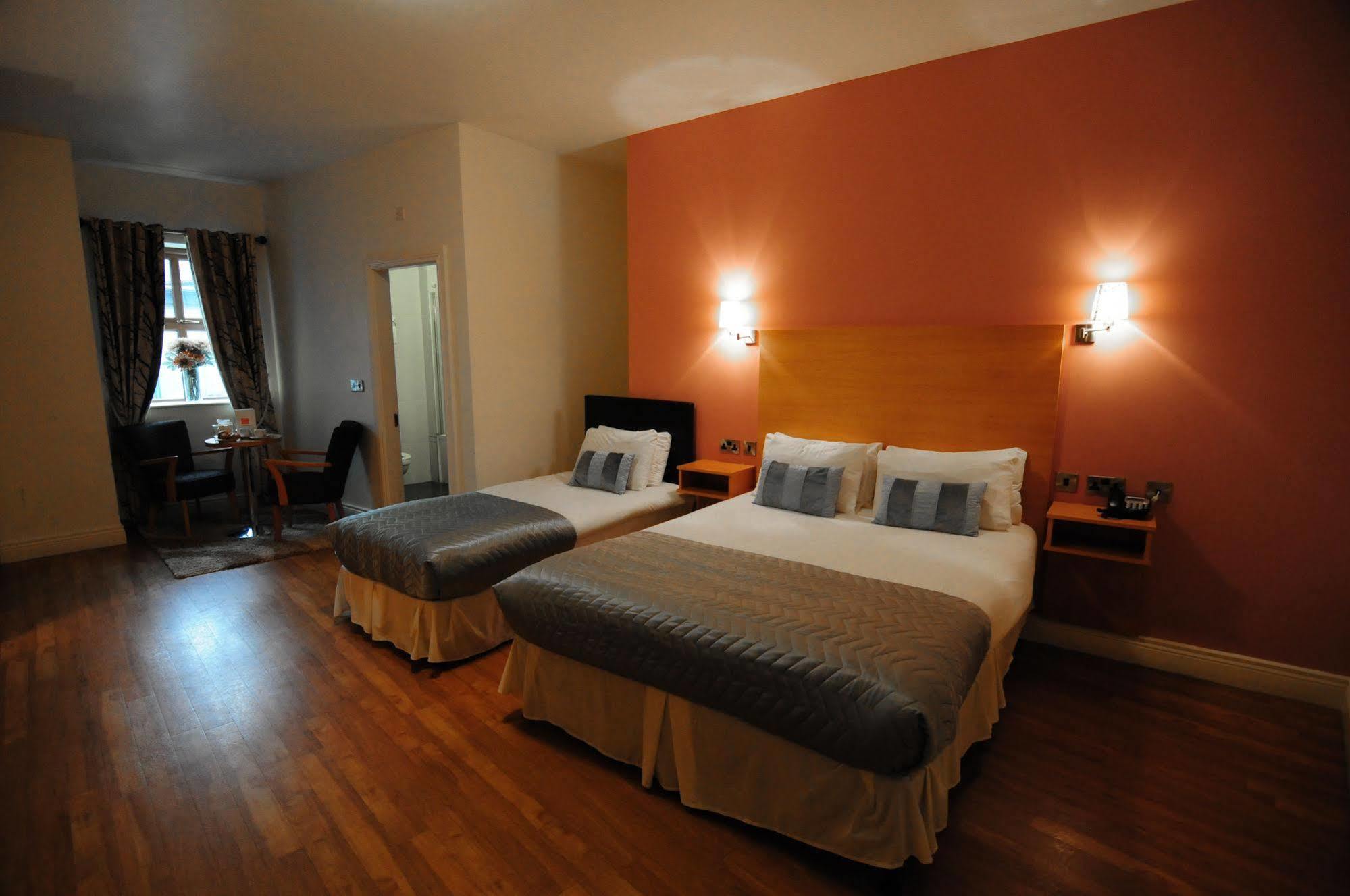The Coach House Hotel 오란모어와 외부 사진