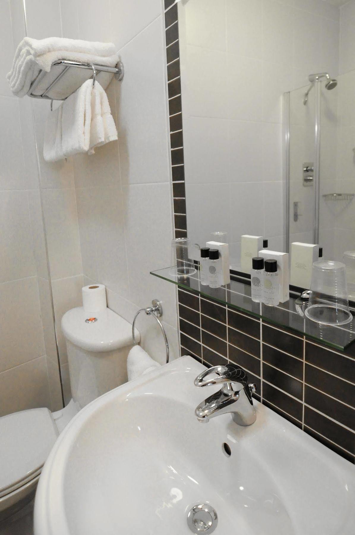 The Coach House Hotel 오란모어와 외부 사진