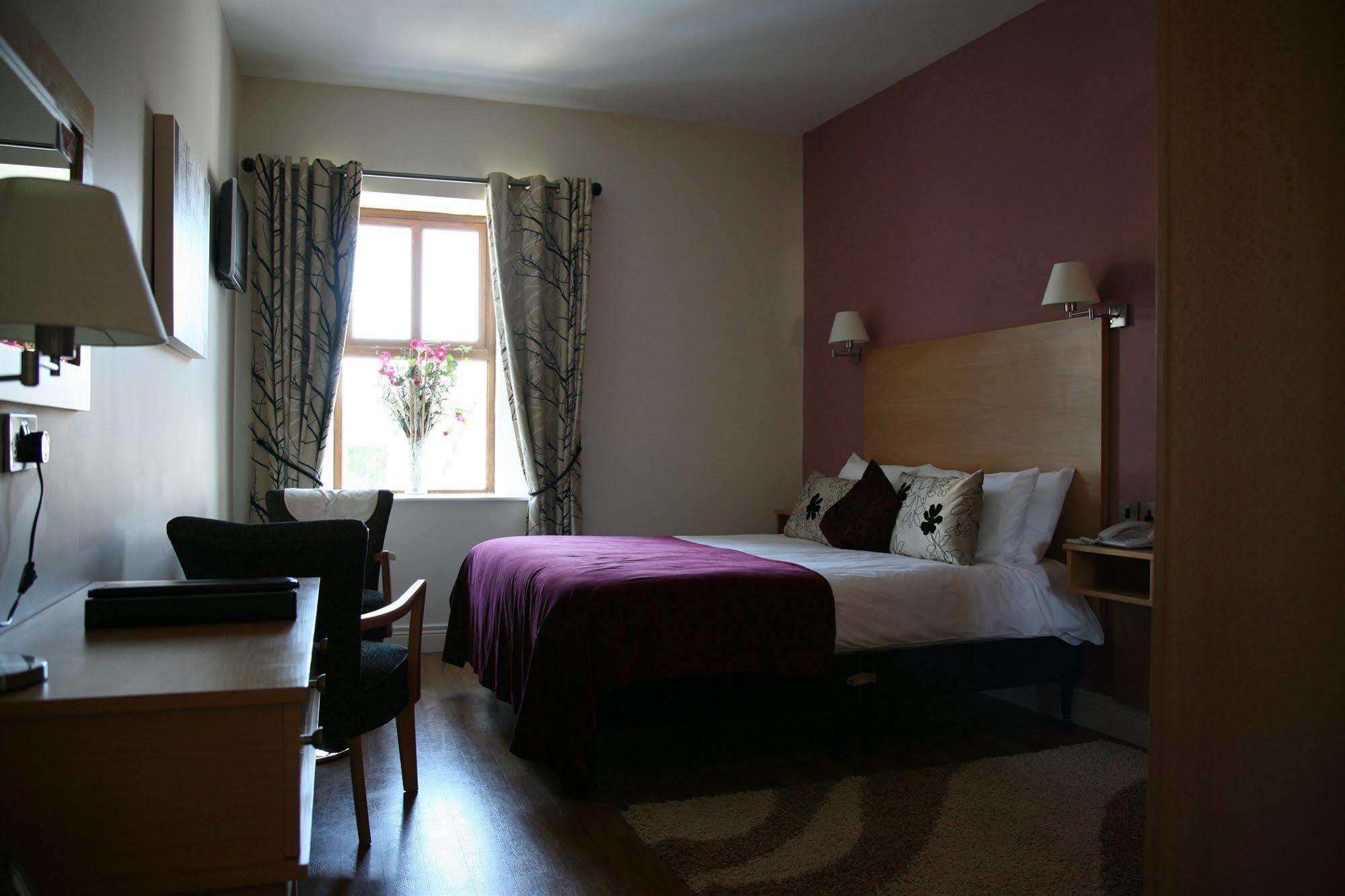 The Coach House Hotel 오란모어와 외부 사진